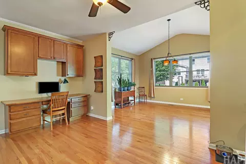 462 E Amberside Dr, Elgin, IL 60124 photo 6