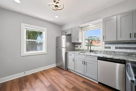 555 E 105th St, Chicago, IL 60628 photo 2