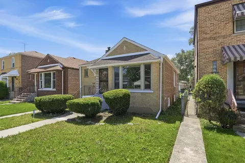 555 E 105th St, Chicago, IL 60628 photo 1