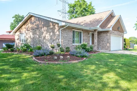 Exterior - 1960 185th St, Lansing, IL 60438 photo 5 of 9