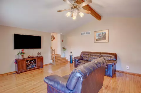 Living - 1960 185th St, Lansing, IL 60438 photo 2 of 3