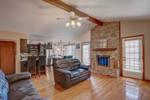 Living - 1960 185th St, Lansing, IL 60438 photo 1 of 3