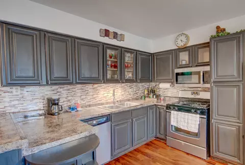 Kitchen - 1960 185th St, Lansing, IL 60438 photo 2 of 2