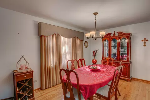 Dining - 1960 185th St, Lansing, IL 60438 photo 1 of 3