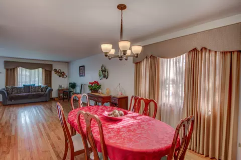 Dining - 1960 185th St, Lansing, IL 60438 photo 2 of 3