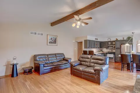 Living - 1960 185th St, Lansing, IL 60438 photo 3 of 3
