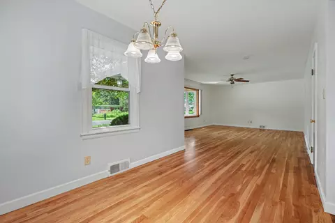 718 Dover Pl, Champaign, IL 61820 photo 9