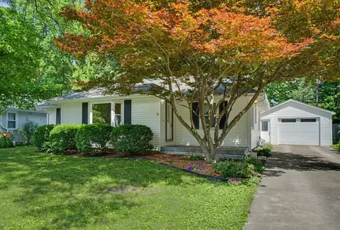 718 Dover Pl, Champaign, IL 61820 photo 3