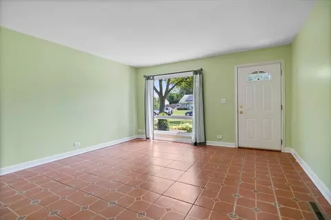 500 Cherry Cir, Glenview, IL 60025 photo 3