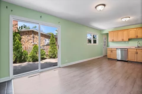 500 Cherry Cir, Glenview, IL 60025 photo 5