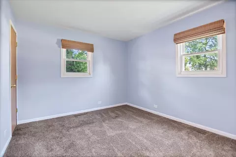 500 Cherry Cir, Glenview, IL 60025 photo 9