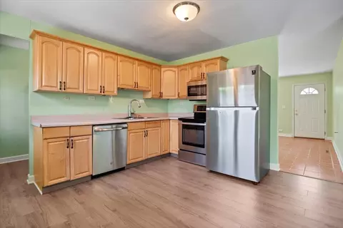 500 Cherry Cir, Glenview, IL 60025 photo 4