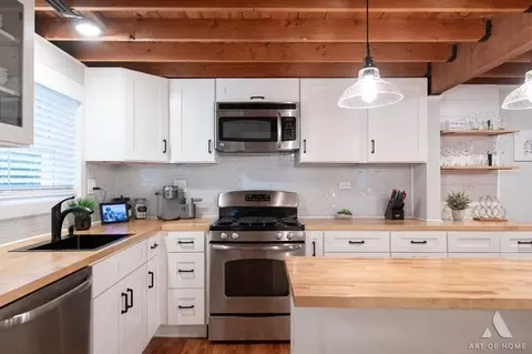Kitchen - 411 Edward Ct, Des Plaines, IL 60016 photo 2 of 4