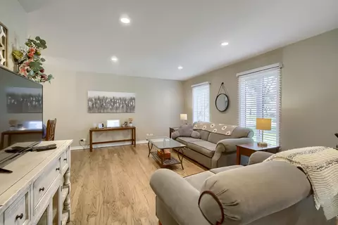 271 Hill Ave, Bartlett, IL 60103 photo 3