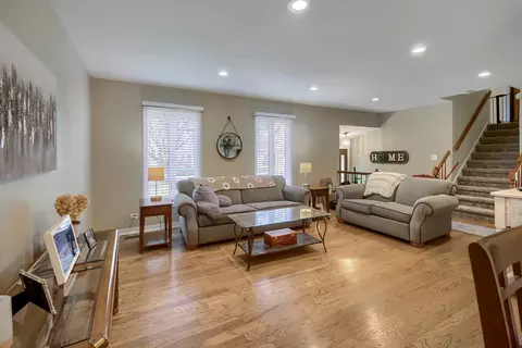 271 Hill Ave, Bartlett, IL 60103 photo 2