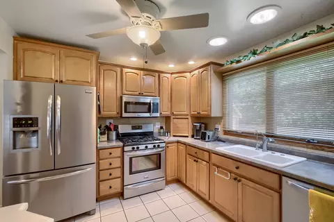 271 Hill Ave, Bartlett, IL 60103 photo 4
