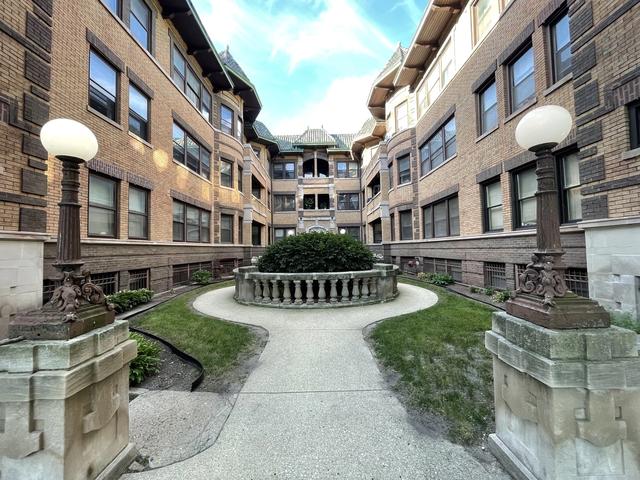 945 E Hyde Park Blvd #3, Chicago, IL 60615