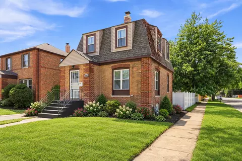 9300 S Francisco Ave, Evergreen Park, IL 60805