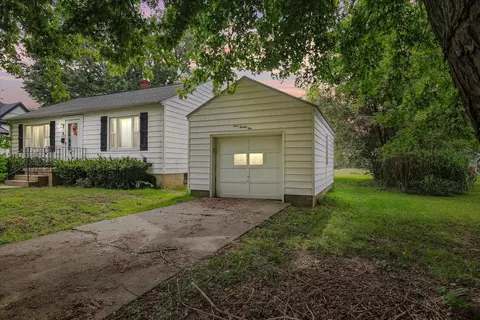 Exterior - 425 S Beech St, Arthur, IL 61911 photo 6 of 13