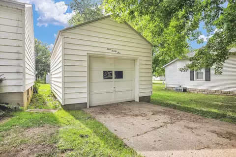 Other - 425 S Beech St, Arthur, IL 61911 photo 3 of 9