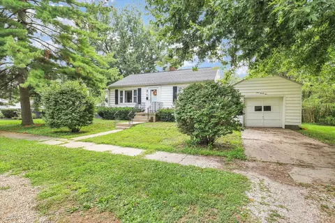 Exterior - 425 S Beech St, Arthur, IL 61911 photo 4 of 13