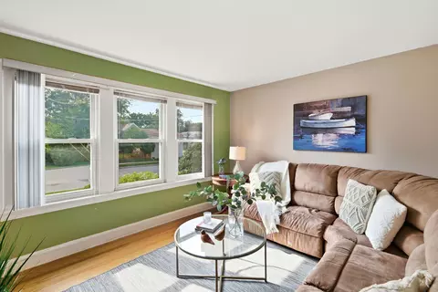 Living - 3905 Custer Ave, Lyons, IL 60534 photo 3 of 3