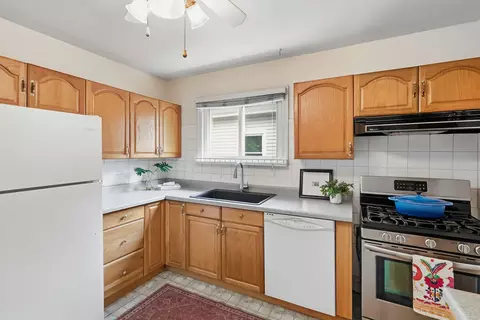 Kitchen - 3905 Custer Ave, Lyons, IL 60534 photo 1 of 2