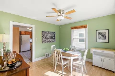 Dining - 3905 Custer Ave, Lyons, IL 60534 photo 3 of 4