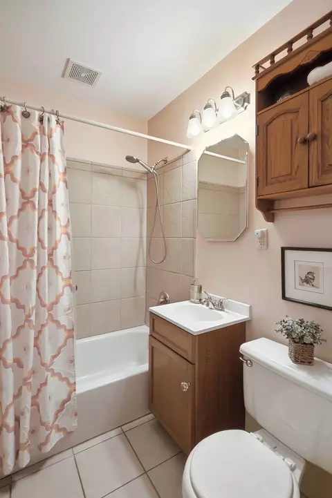 Bath - 3905 Custer Ave, Lyons, IL 60534 photo 1 of 2