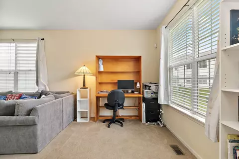 1527 Waterside Dr, Dekalb, IL 60115 photo 9