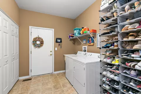 1527 Waterside Dr, Dekalb, IL 60115 photo 16