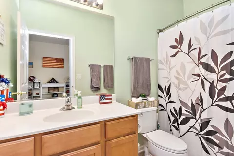 1527 Waterside Dr, Dekalb, IL 60115 photo 4