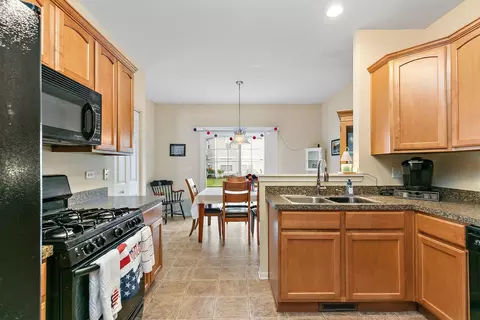 1527 Waterside Dr, Dekalb, IL 60115 photo 13