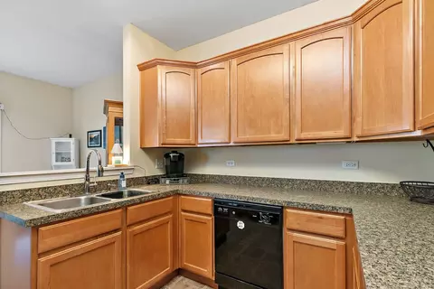 1527 Waterside Dr, Dekalb, IL 60115 photo 14