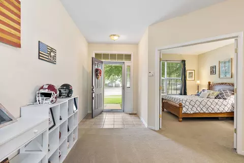 1527 Waterside Dr, Dekalb, IL 60115 photo 2