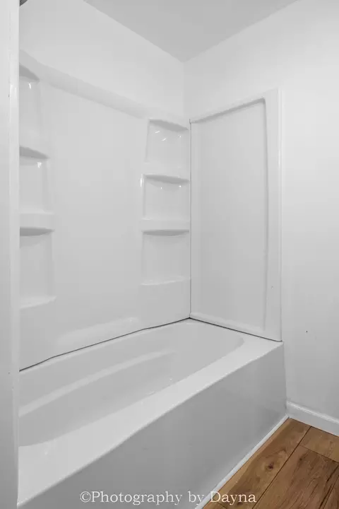 Bath - 595 S Curtis Ave, Kankakee, IL 60901 photo 4 of 4