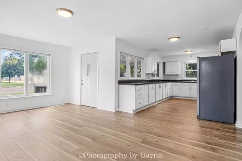 Living - 595 S Curtis Ave, Kankakee, IL 60901 photo 3 of 5