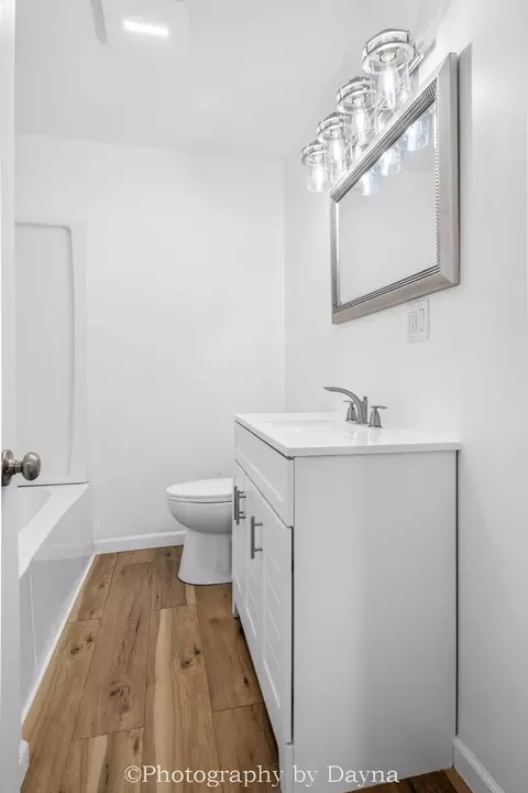 Bath - 595 S Curtis Ave, Kankakee, IL 60901 photo 3 of 4