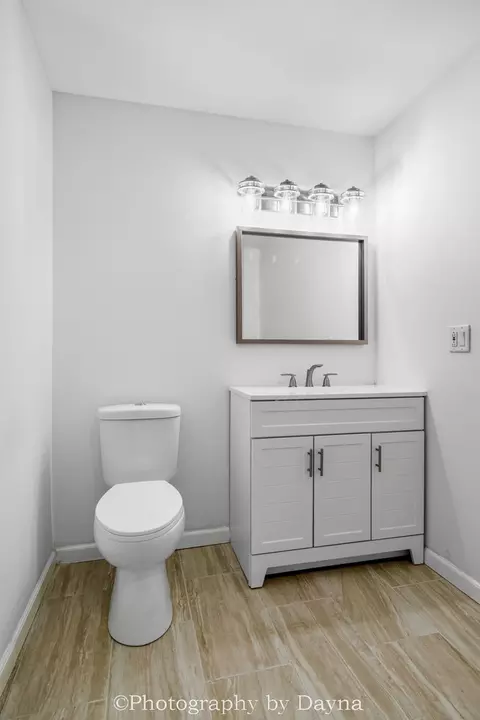 Bath - 595 S Curtis Ave, Kankakee, IL 60901 photo 1 of 4