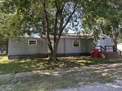 17016 Division St, Logan, IL 62856