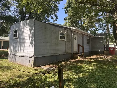 17016 Division St, Logan, IL 62856 photo 3