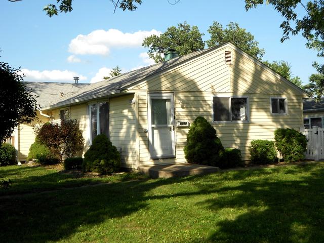 8865 S Ryan Rd, Hometown, IL 60456