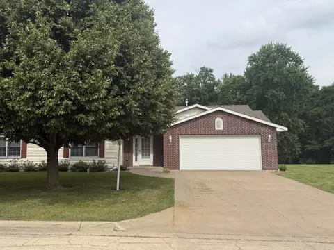 771 S Parkcrest Dr #771, Freeport, IL 61032