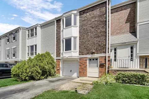 2210 Langdon Pl, Hoffman Estates, IL 60169 photo 1