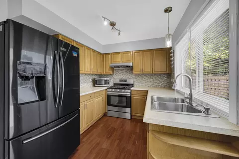 2210 Langdon Pl, Hoffman Estates, IL 60169 photo 5