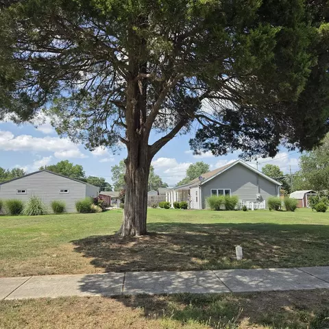Exterior - 505 Sylvester Ave W, Christopher, IL 62822 photo 1 of 3