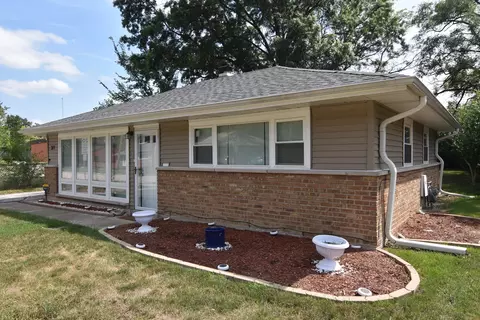 317 Mohawk St, Park Forest, IL 60466