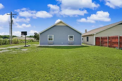 Exterior - 2201 Kickapoo Dr, Danville, IL 61832 photo 8 of 11