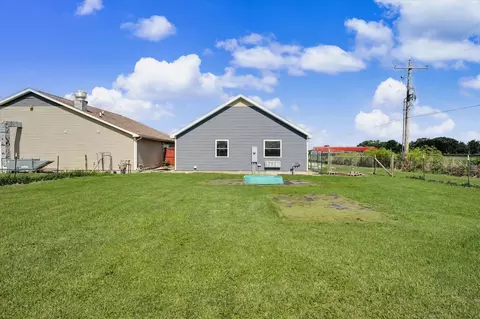 Exterior - 2201 Kickapoo Dr, Danville, IL 61832 photo 6 of 11