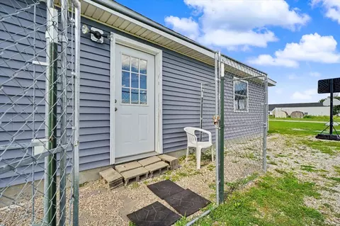 Exterior - 2201 Kickapoo Dr, Danville, IL 61832 photo 4 of 11
